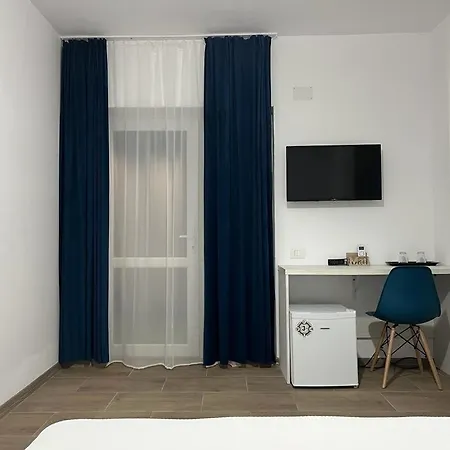 Glow De Inchiriat 3*