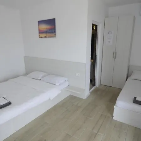 Glow De Inchiriat Guest house 3*