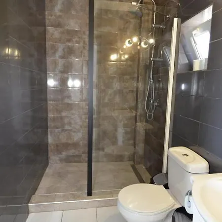 Guest house Glow De Inchiriat 3*