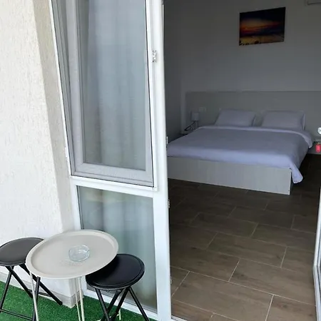 Glow De Inchiriat בית הארחה