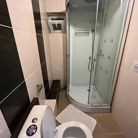 Glow De Inchiriat בית הארחה קוסטינסטי