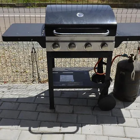 Glow De Inchiriat בית הארחה